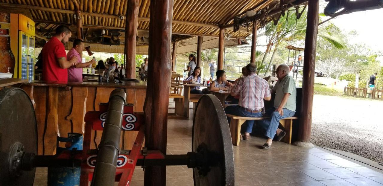 Hotel Hacienda El Rodeo Vueltas Exteriör bild